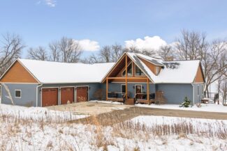 6820 French Lake Court, Faribault, MN - Driveway & Entrance