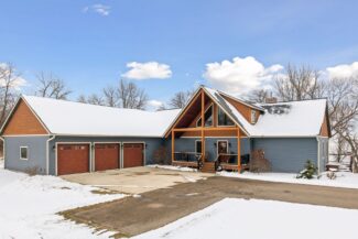 6820 French Lake Court, Faribault, MN - Drive & Entrance