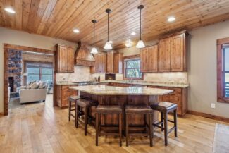 6820 French Lake Court, Faribault, MN - Chef's Kitchen (2)