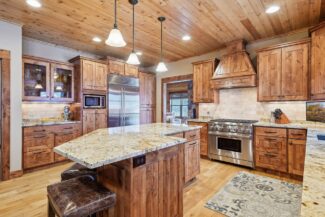 6820 French Lake Court, Faribault, MN - Chef's Kitchen (3)