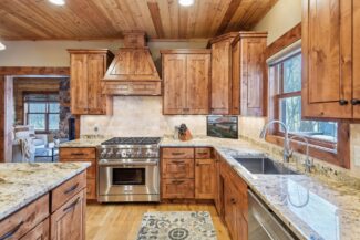 6820 French Lake Court, Faribault, MN - Chef's Kitchen (4)