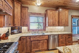 6820 French Lake Court, Faribault, MN - Chef's Kitchen (5)