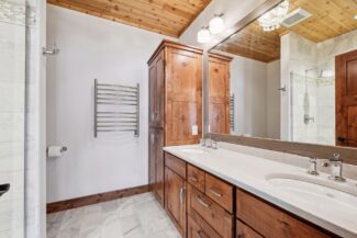 6820 French Lake Court, Faribault, MN - Primary Bedroom Bathroom