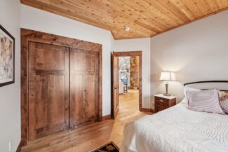 6820 French Lake Court, Faribault, MN - Main Floor Guest Bedroom (2)