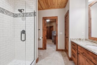 6820 French Lake Court, Faribault, MN - Main Floor Guest Bedroom Ensuite Bathroom (2)