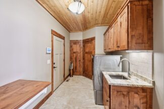 6820 French Lake Court, Faribault, MN - Main Floor Laundry