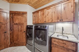 6820 French Lake Court, Faribault, MN - Main Floor Laundry (2)