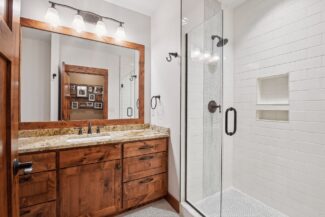 6820 French Lake Court, Faribault, MN - Walkout Level Bathroom